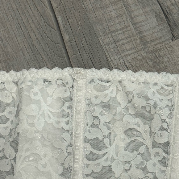 White corset plus size 2x like new - Picture 3 of 8
